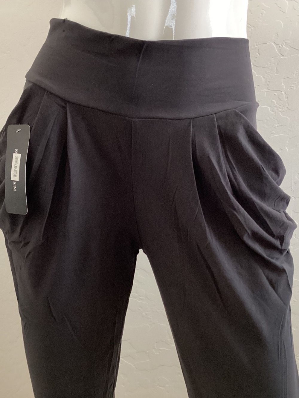 Sho Sho NEW WITH TAGS, size S/M, charcoal, pleated joggers
